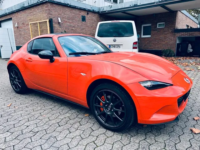 Oranger Mazda MX-5 der Generation ND